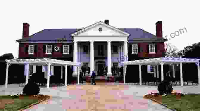 The Grand Boone Hall Mansion, With Its Iconic Avenue Of Live Oak Trees Boone Hall Plantation (Images Of America (Arcadia Publishing))